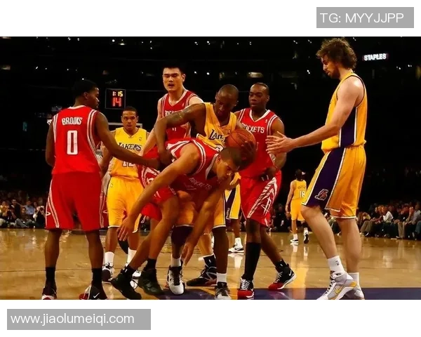 拓荒者与湖人经典对决回放见证篮球历史的精彩瞬间与激情碰撞